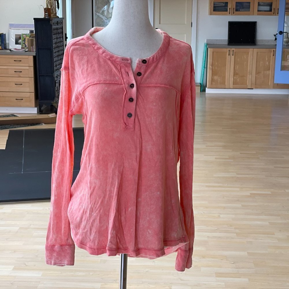 WE The Free Salmon Casual Top ~ Runs Like A Medium